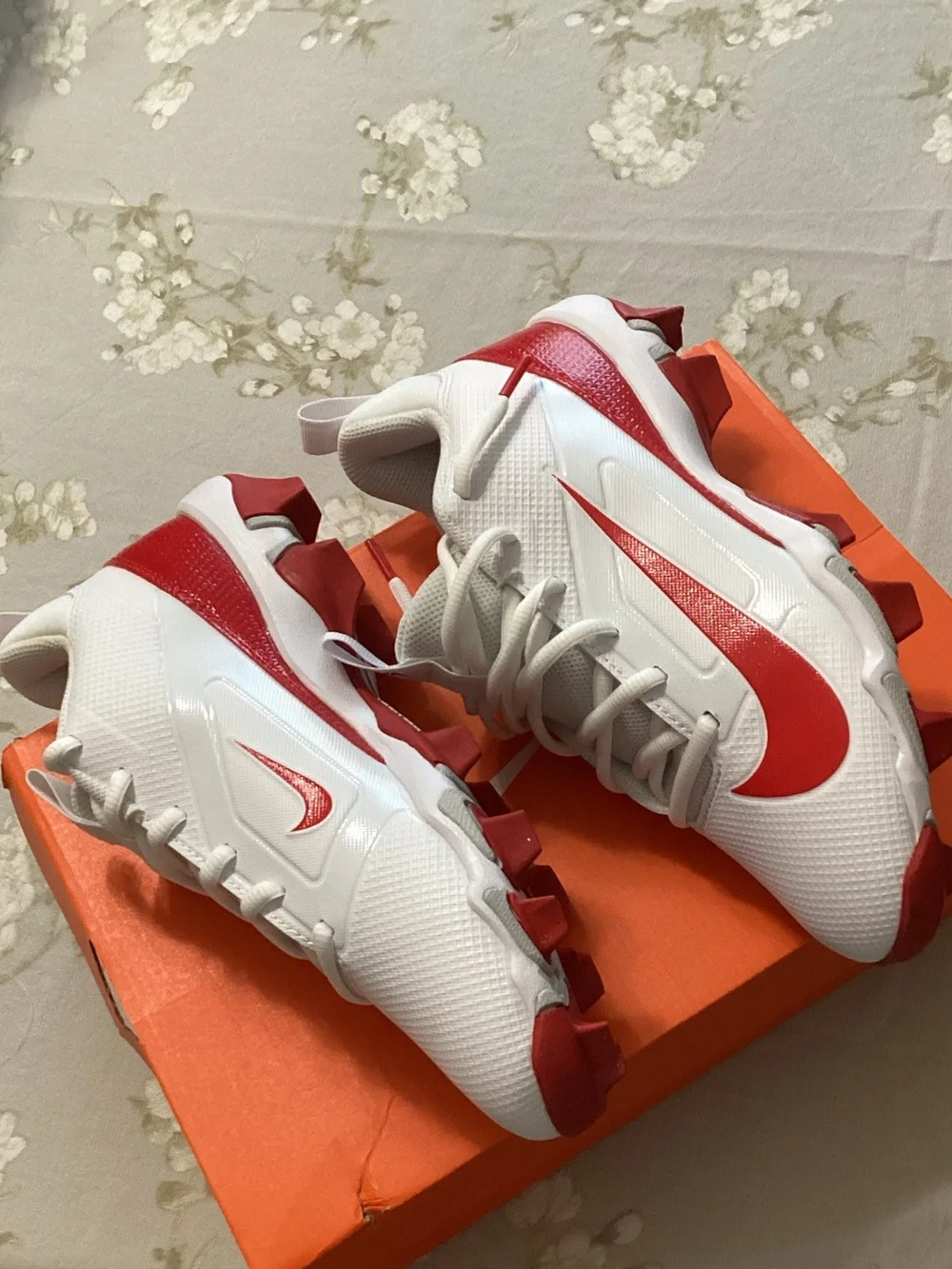Nike Kids White and Red Alpha Lace-Up Football Cleats 🏈